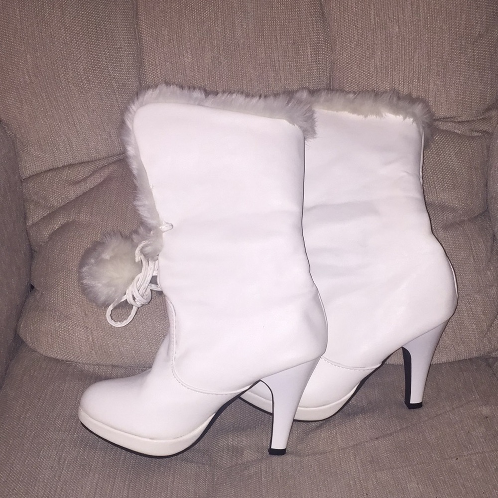 Size 5 1/2 White Leather Heeled Boots